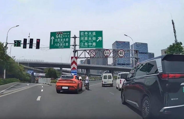 上市5天 已经报废？YU7全国多地首撞采购|汽车产业|汽车配件|机加工蚂蚁智酷企业交流社群中心