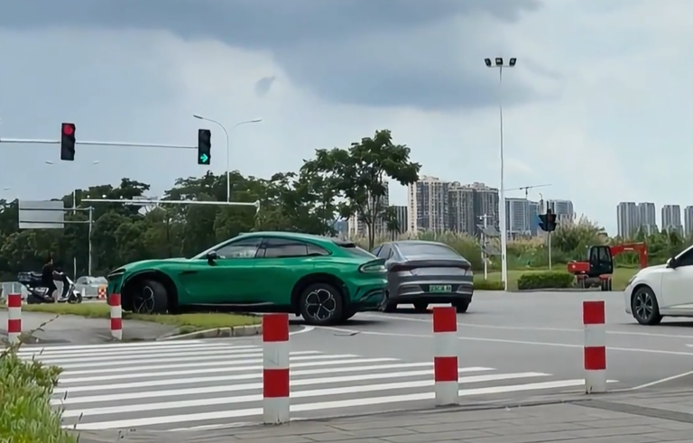 上市5天 已经报废？YU7全国多地首撞采购|汽车产业|汽车配件|机加工蚂蚁智酷企业交流社群中心