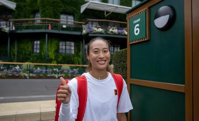 郑钦文首轮发生变故！比赛推迟吃大亏，次轮对手大阪直美获利！