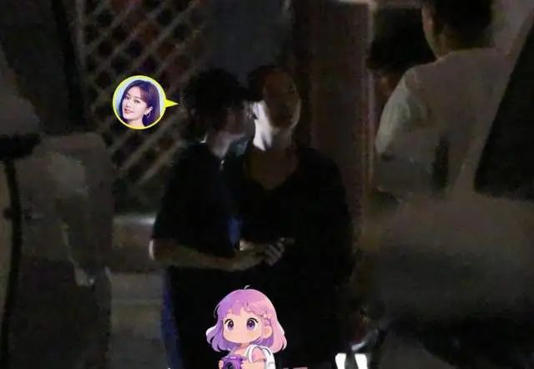 秦岚喝醉酒被搀扶，破除备孕之说，疑似跟魏大勋感情受阻心情不佳！