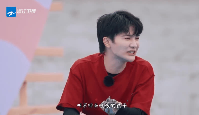 奔跑吧拔河赛全员疯化，周深爆梗名场面让观众笑飙泪！