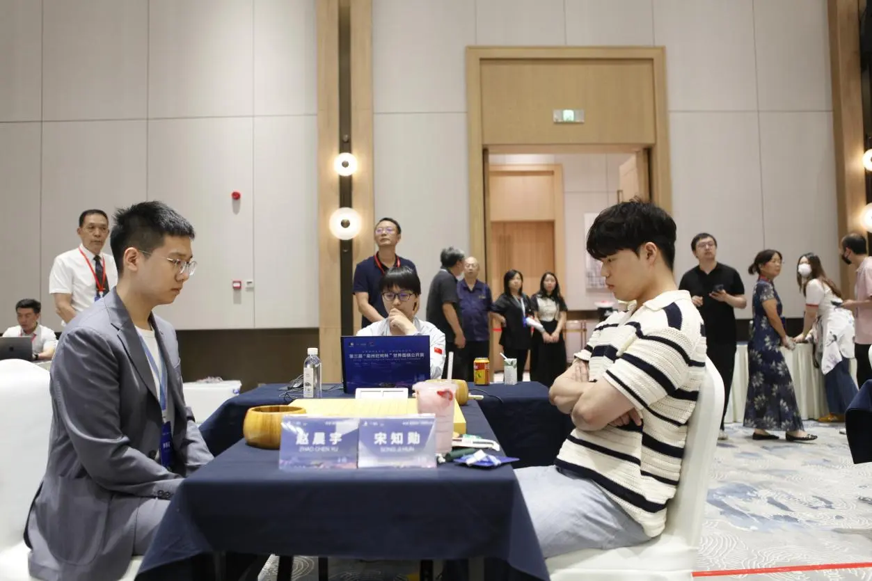 衢州烂柯杯本赛首轮中国棋手14胜9负，胡耀宇唐嘉雯过关成全场亮点