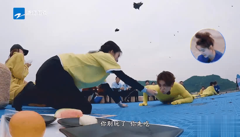 奔跑吧拔河赛全员疯化，周深爆梗名场面让观众笑飙泪！