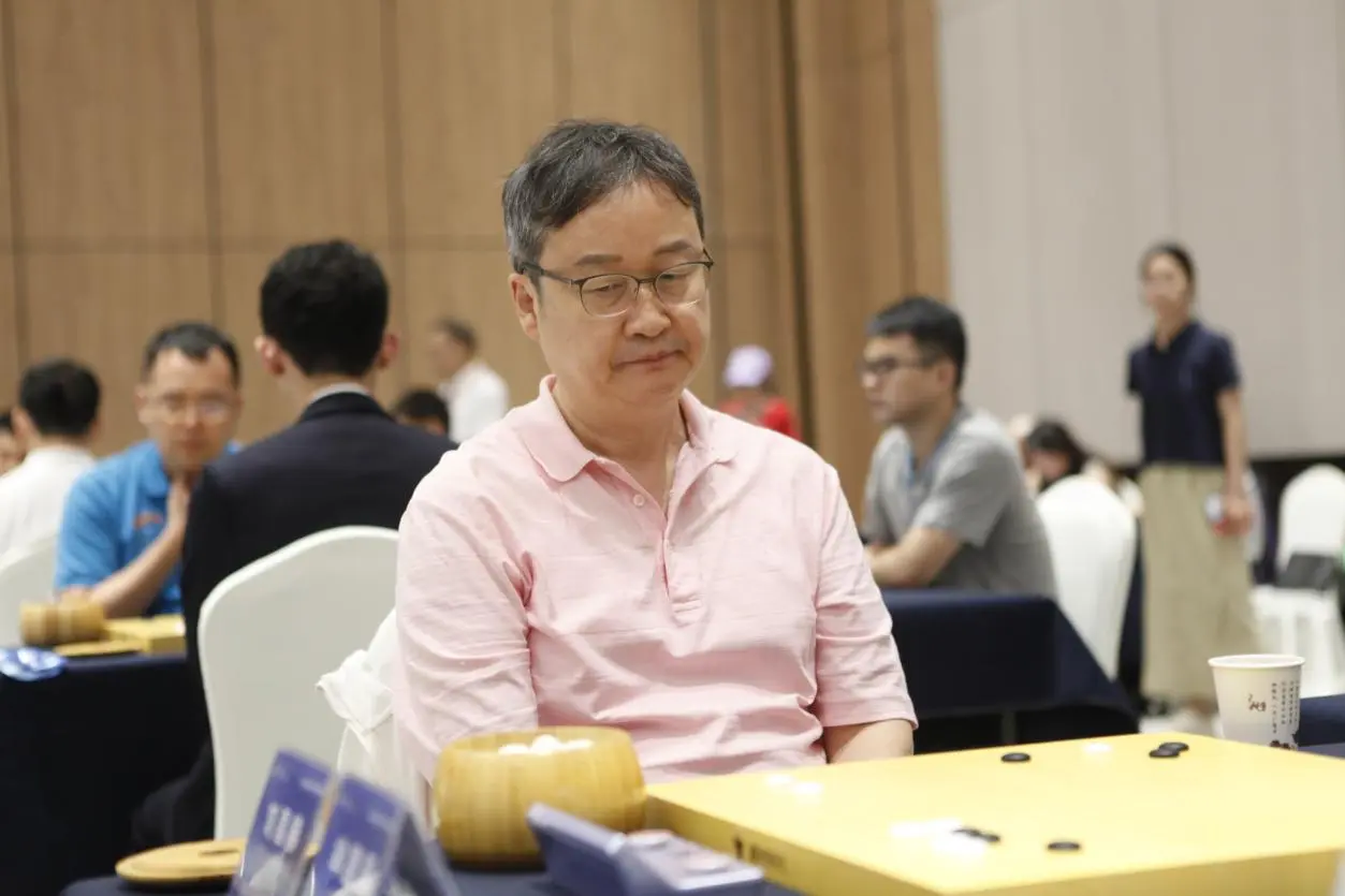 衢州烂柯杯本赛首轮中国棋手14胜9负，胡耀宇唐嘉雯过关成全场亮点
