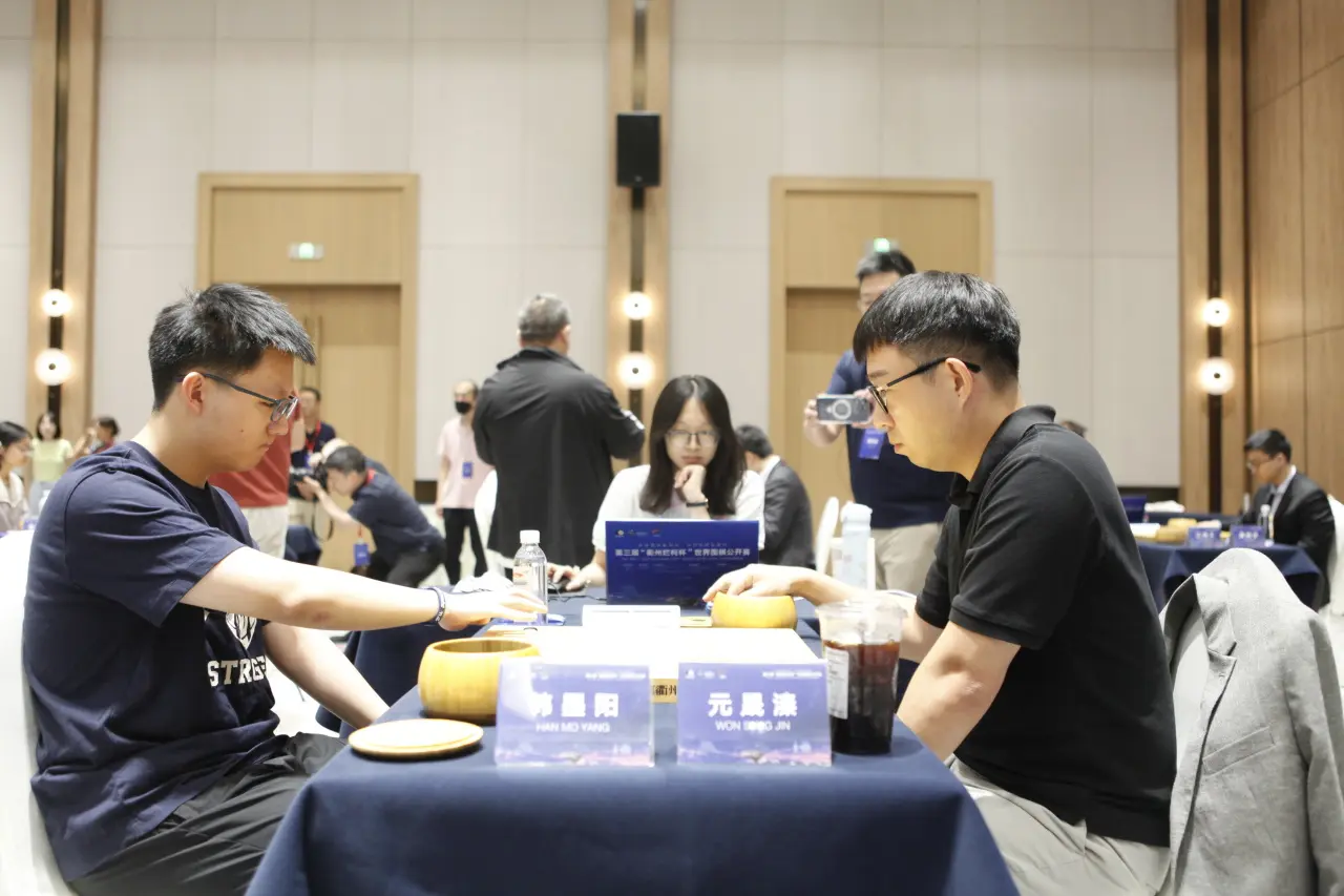 衢州烂柯杯本赛首轮中国棋手14胜9负，胡耀宇唐嘉雯过关成全场亮点