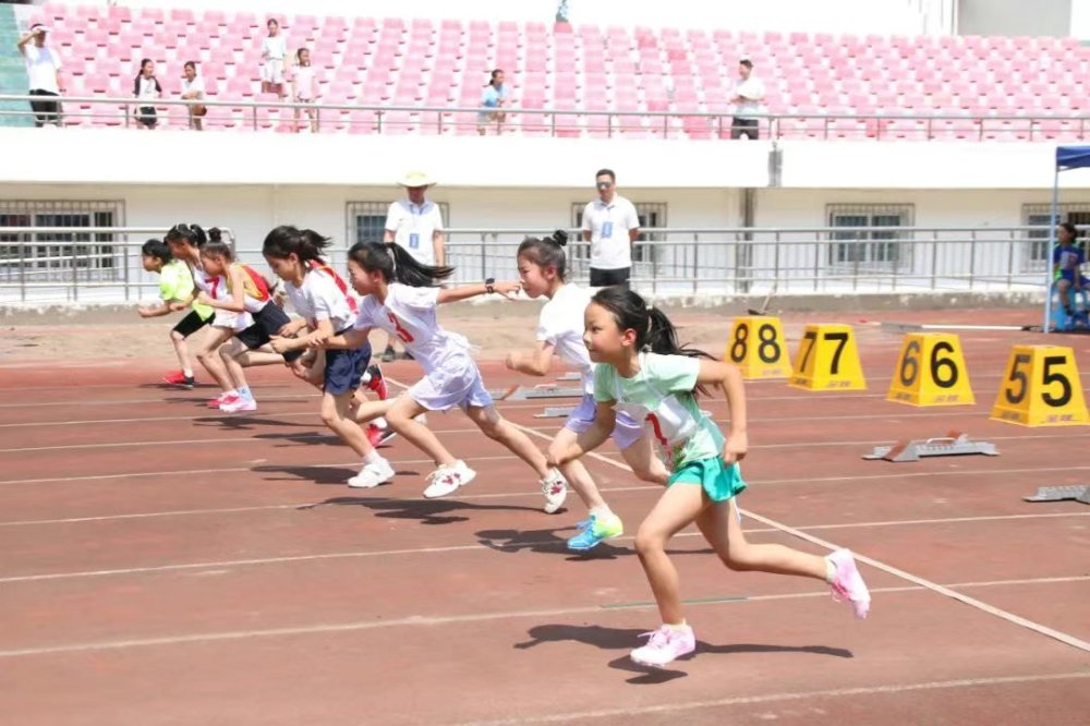 北碚区选拔篮球、足球等170名优秀苗子,积极备战市八运会