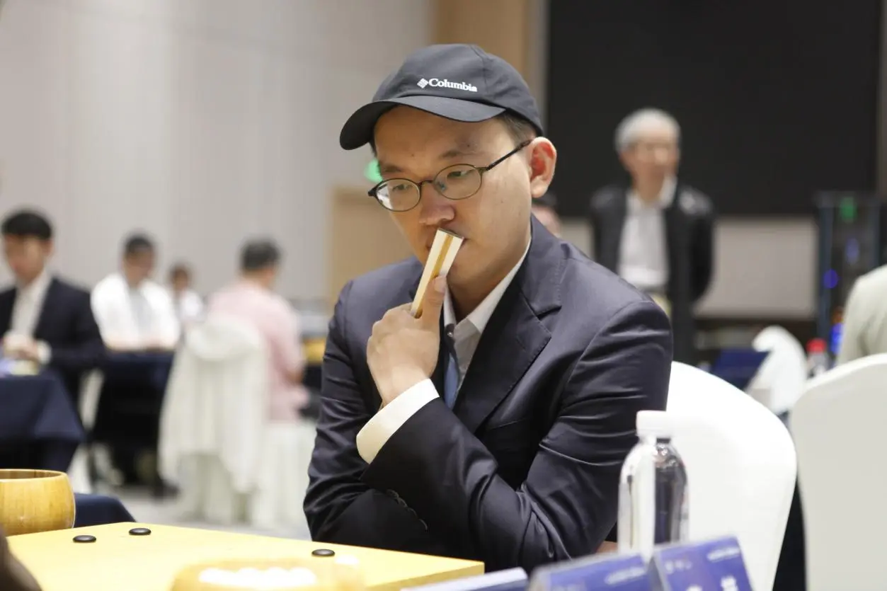 衢州烂柯杯本赛首轮中国棋手14胜9负，胡耀宇唐嘉雯过关成全场亮点