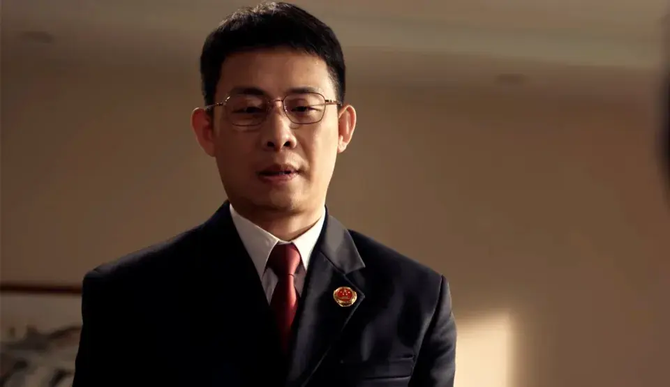 《以法之名》孙飞死前曝光洪亮身世，他竟然是兰景茗的亲生儿子