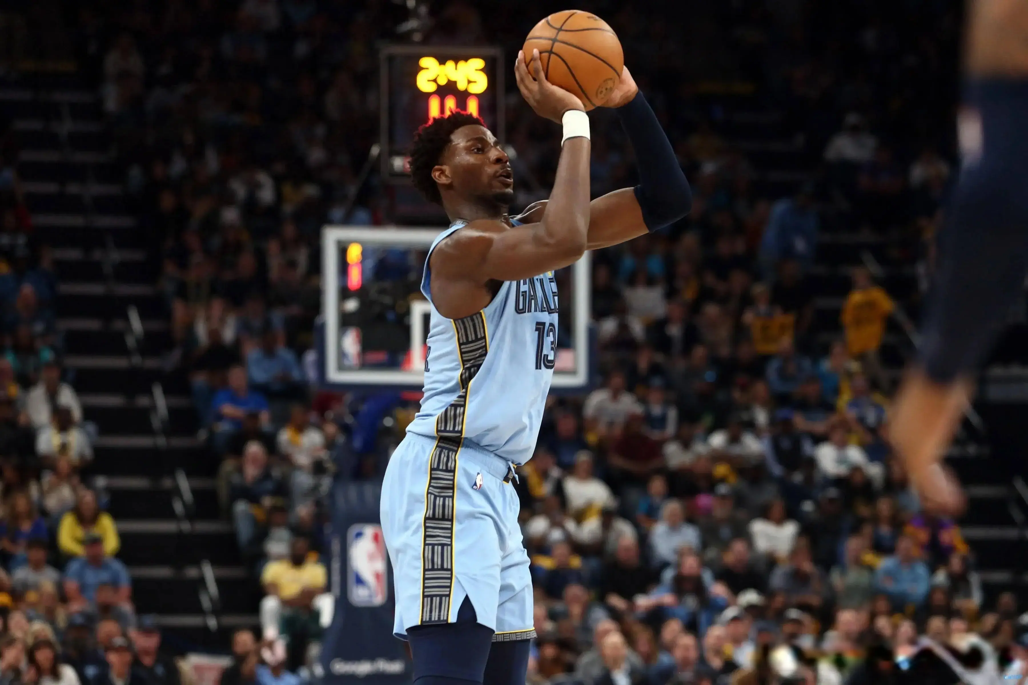NBA一夜36笔交易！波特被交易，拉塞尔签约成功，火箭成大赢家