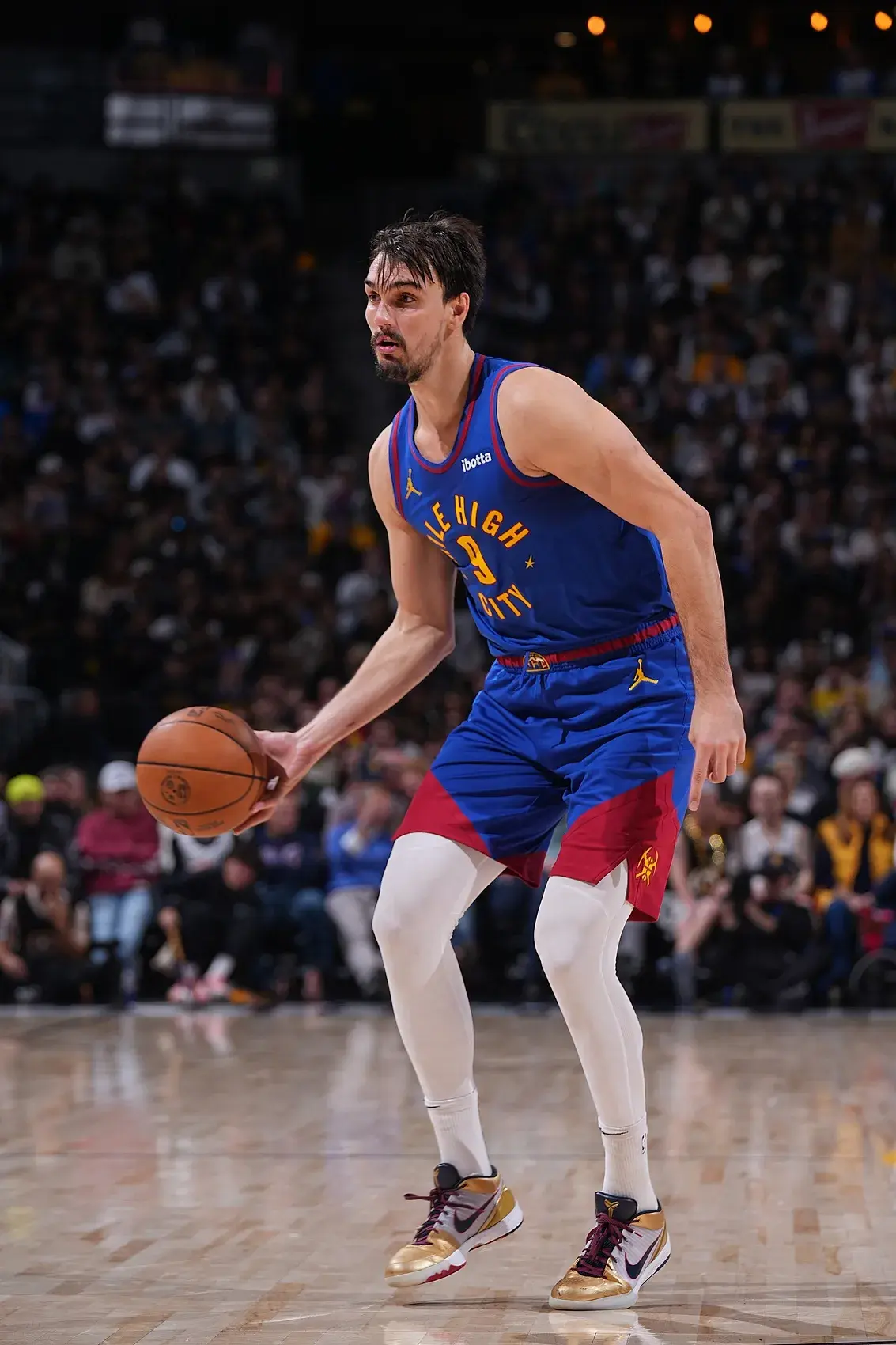 NBA疯狂一夜，全明星被裁，掘金补强争冠，勇士+湖人按兵不动！