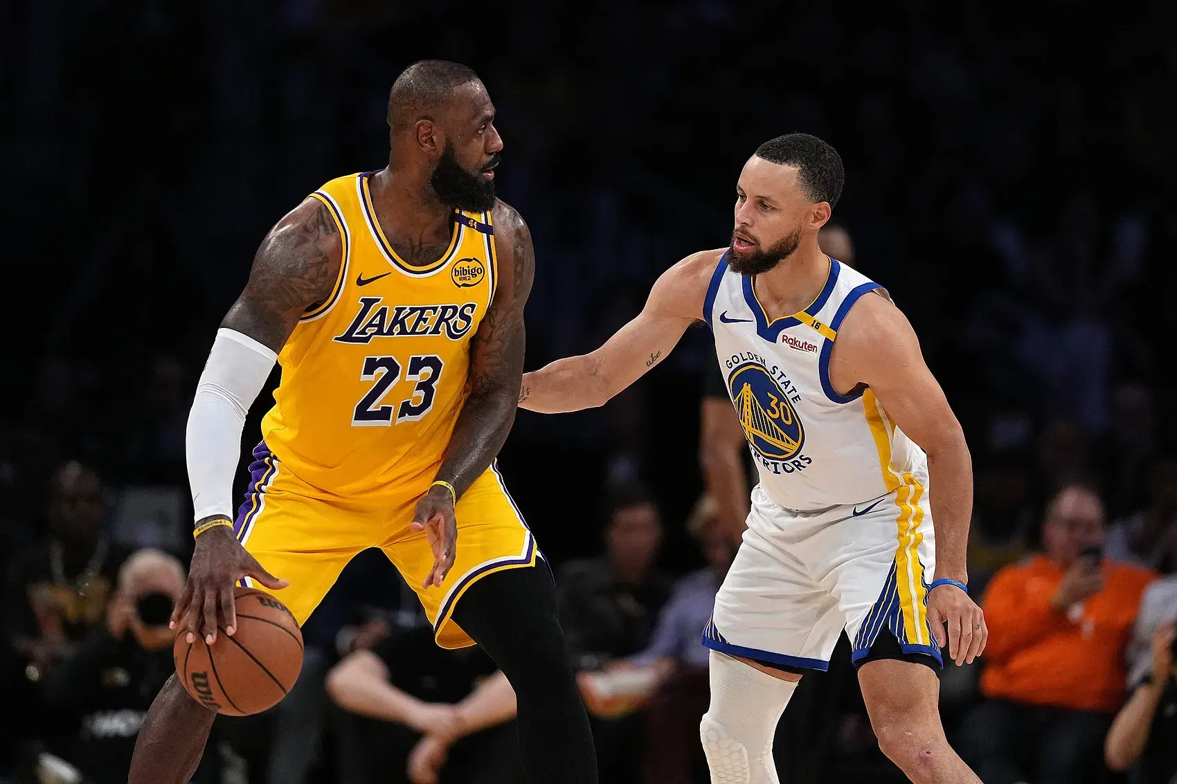 NBA疯狂一夜，全明星被裁，掘金补强争冠，勇士+湖人按兵不动！