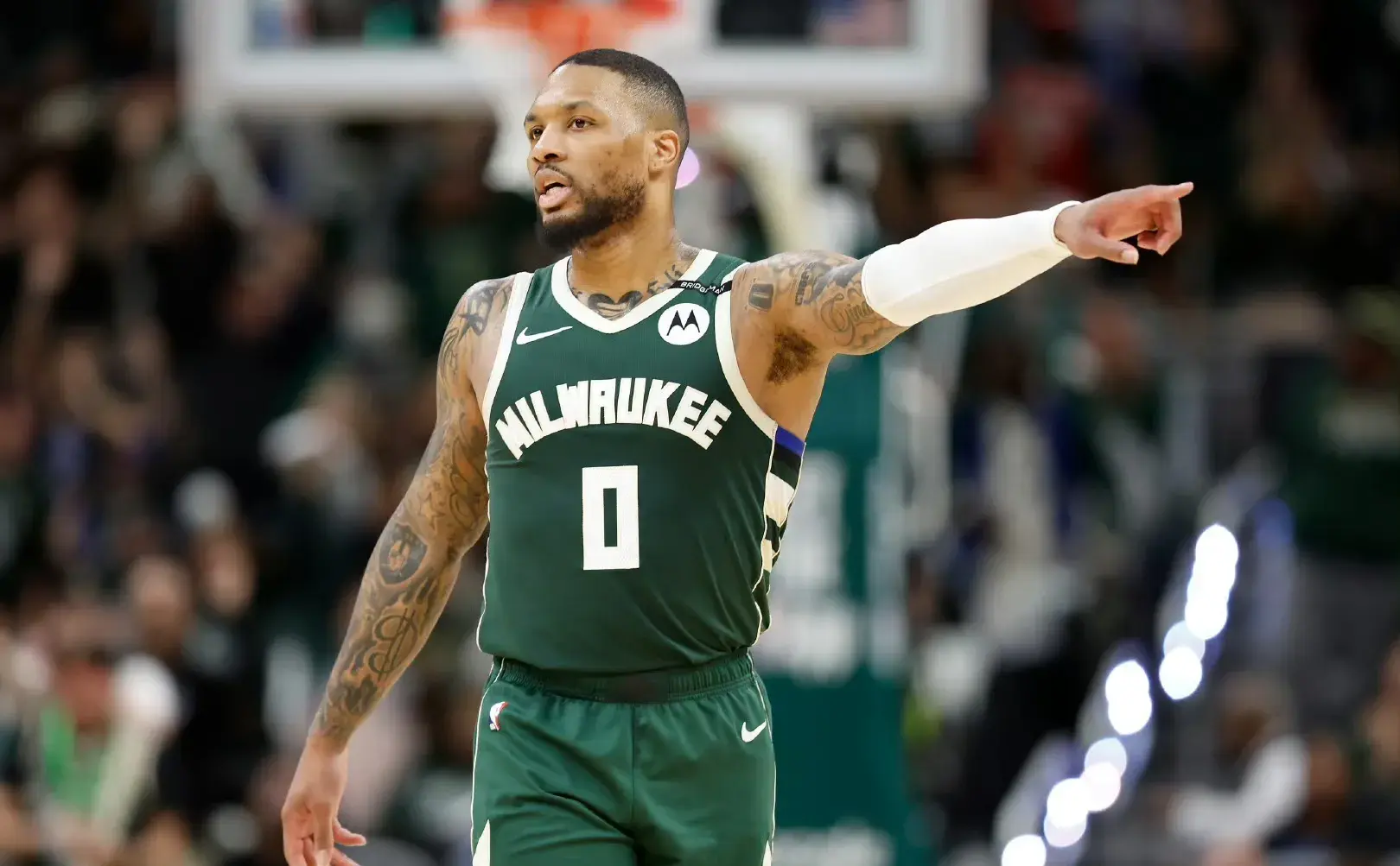 NBA疯狂一夜，全明星被裁，掘金补强争冠，勇士+湖人按兵不动！