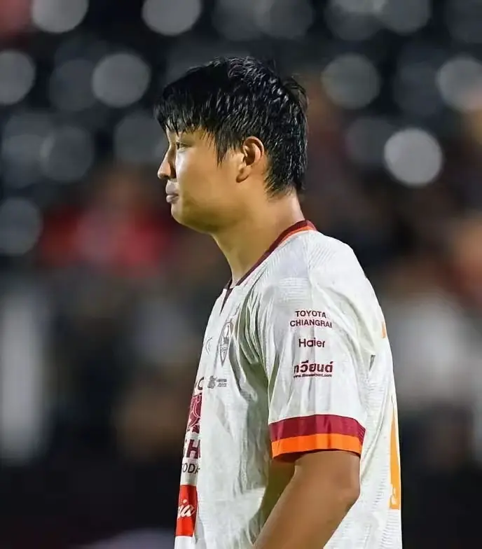 郭田雨正式解约！泰超留洋结束，1年0球0助，踢野球保持状态