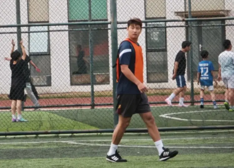 郭田雨正式解约！泰超留洋结束，1年0球0助，踢野球保持状态