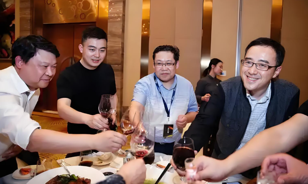 搞好人际关系最好的方法，不是请客吃饭，而是坚持 “互惠曝光效应”