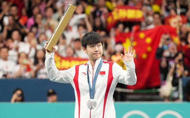 孙颖莎训练视频爆火，还顺手为邓紫棋撑腰！