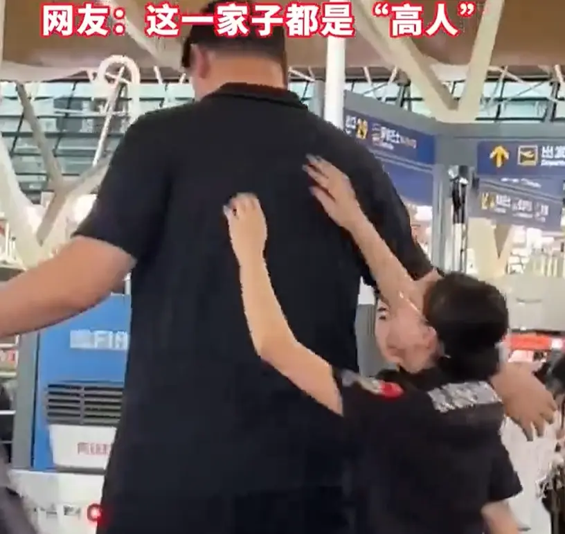 真高！姚明女儿15岁已达1米9，姚明通过训练瘦了点，也难为安检了