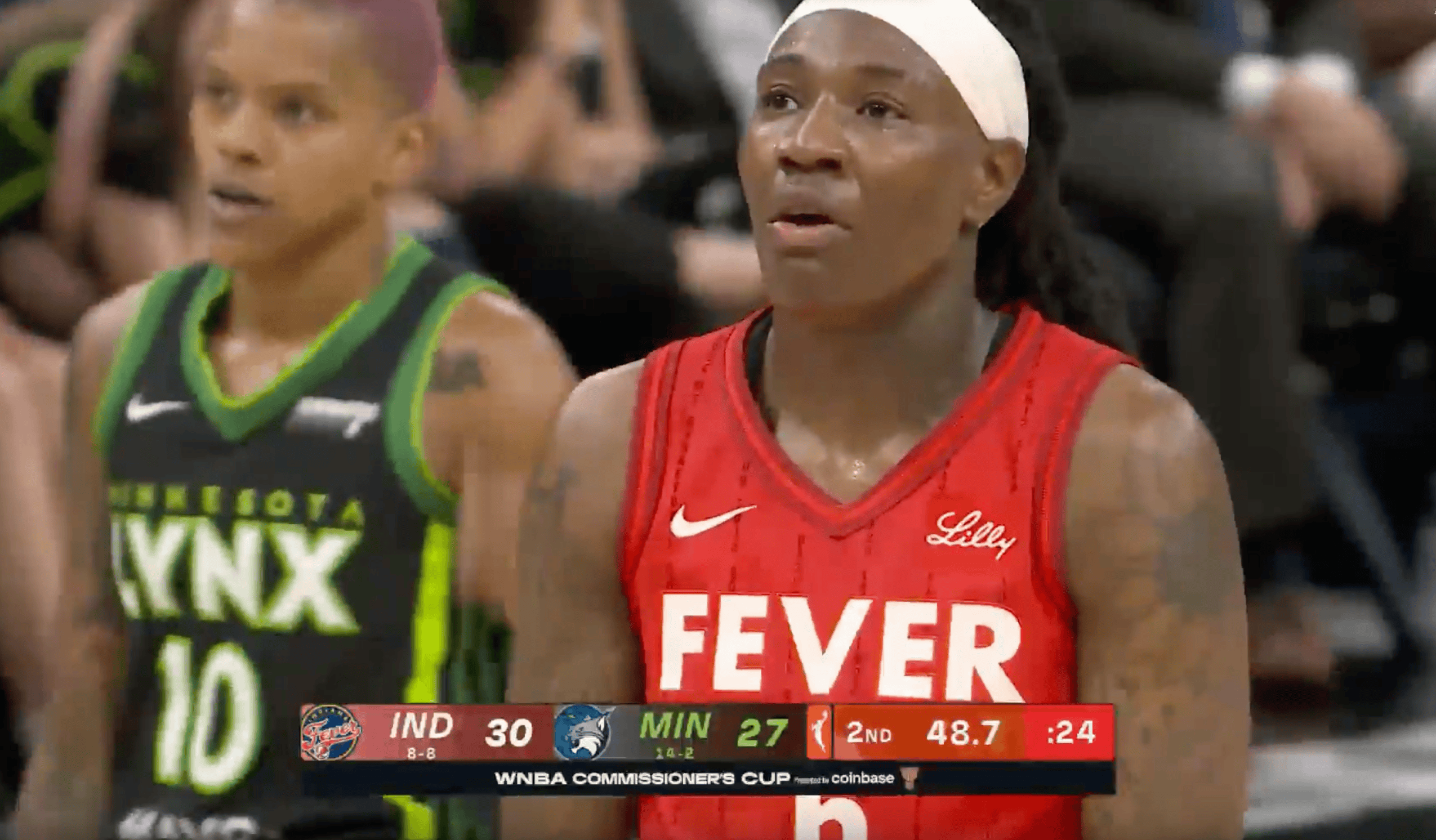 WNBA总裁杯决赛上半场：狂热32-27山猫，克拉克因伤缺赛
