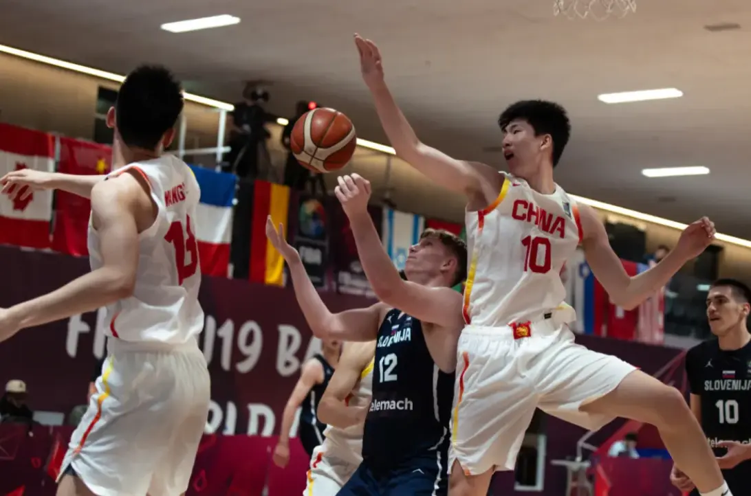 直接吞下三连败！惨败49分，U19国青男篮主帅备受质疑