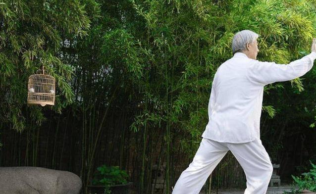 高温别乱动！60岁后这样锻炼，健康又安全