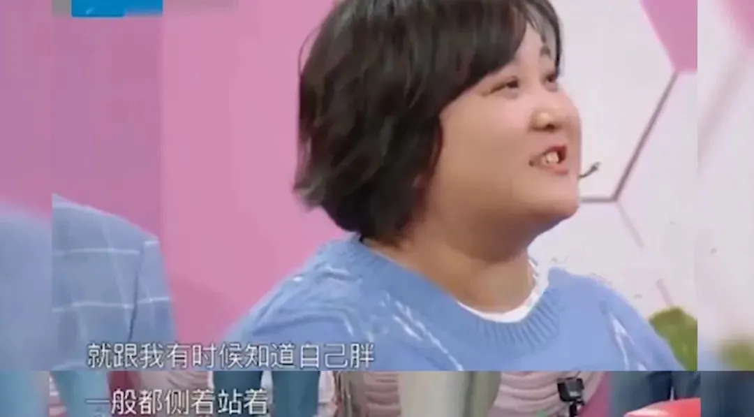 43岁贾玲近况曝光，瘦出肌肉线条，与汪顺打球活力满满