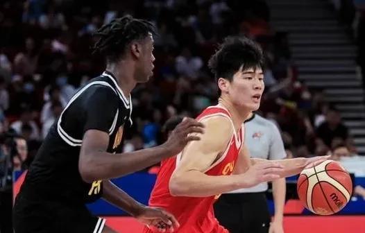 杜锋麾下再添神射手！宏远小将世界杯大放异彩，三分命中率近60％
