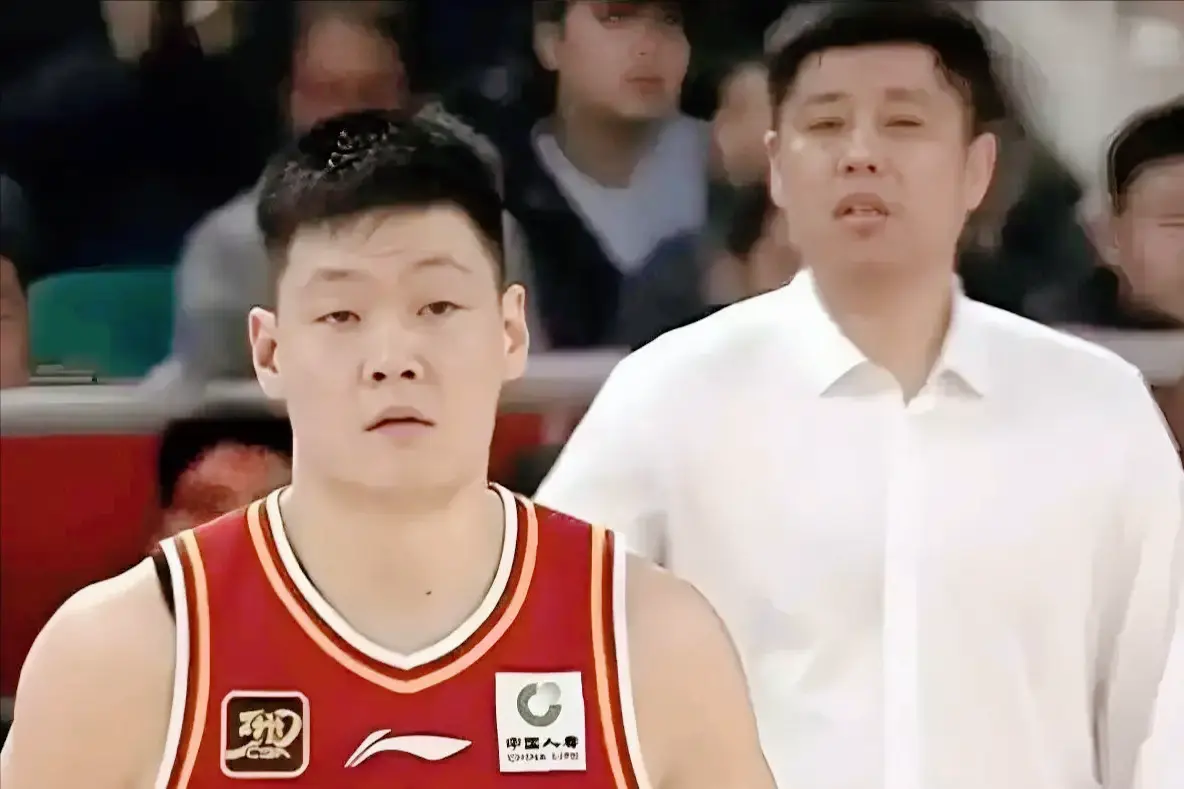 外援8人次更换给第一黑马迎头痛击，想冲冠除凯尔迪亚洛还需法耶
