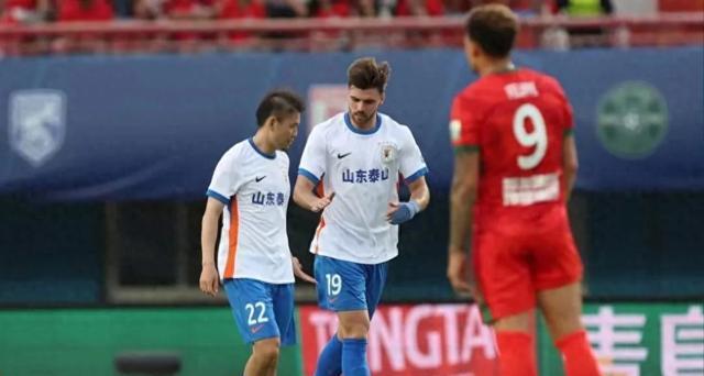中超“最暴力”球队！5红38黄239次犯规，山东泰山独霸三榜第一