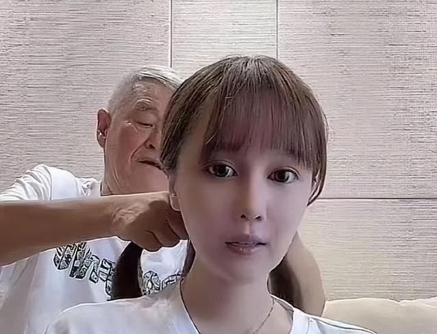 球球自曝抑郁症缠身，直播压力逼停工作，赵本山女儿为何如此累？
