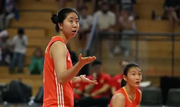 U19国青女排，强力接应李一依身高已超190，她和黄悦鑫怎么共存