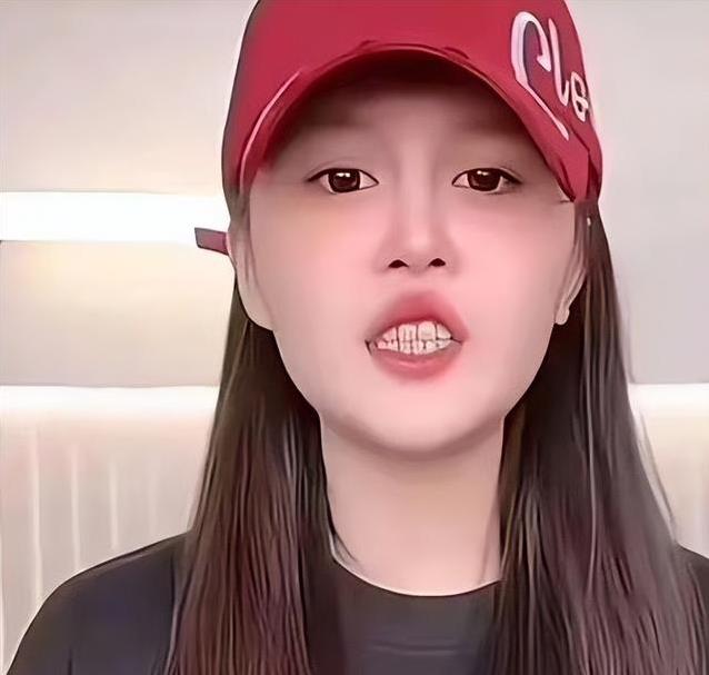 球球自曝抑郁症缠身，直播压力逼停工作，赵本山女儿为何如此累？