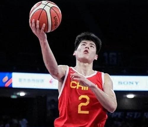 杜锋麾下再添神射手！宏远小将世界杯大放异彩，三分命中率近60％
