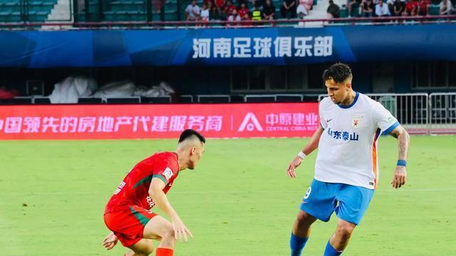 中超“最暴力”球队！5红38黄239次犯规，山东泰山独霸三榜第一