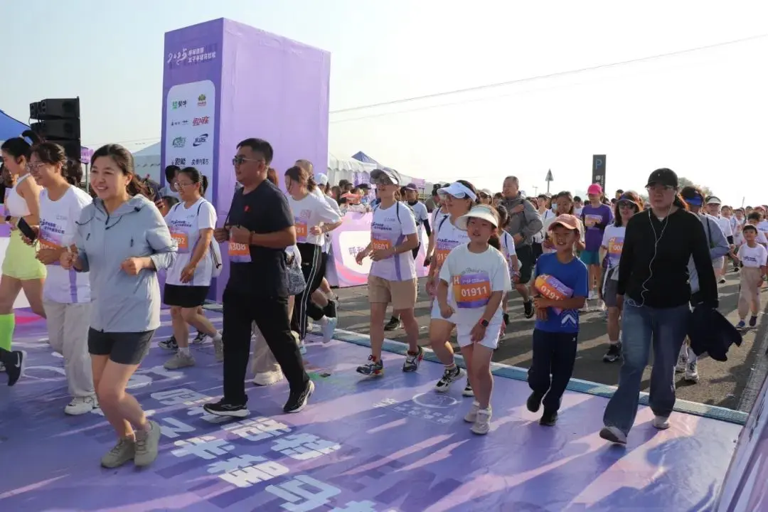 巾帼逐风河畔 玉泉绽放华彩 ——2025呼和浩特女子半程马拉松燃情落幕