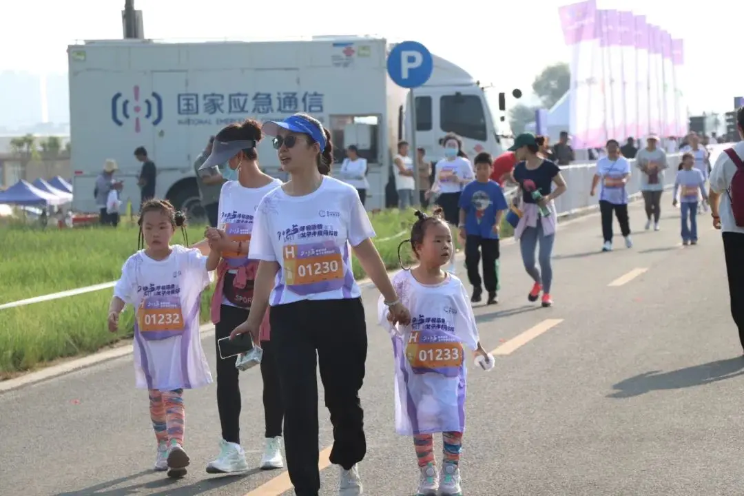 巾帼逐风河畔 玉泉绽放华彩 ——2025呼和浩特女子半程马拉松燃情落幕