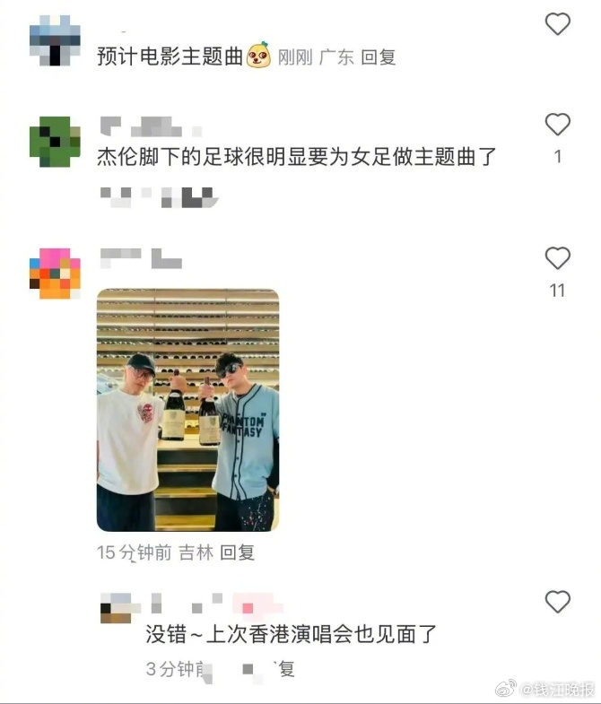 梦幻同框！周星驰晒与周杰伦合照，二人眼戴墨镜开怀大笑，或为电影《女足》合作