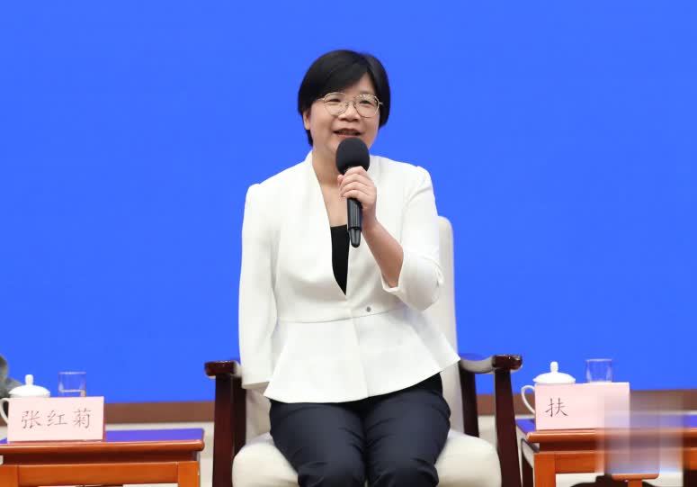独臂律师扶婷：从世界冠军到助残公益律师，单臂守护正义天平