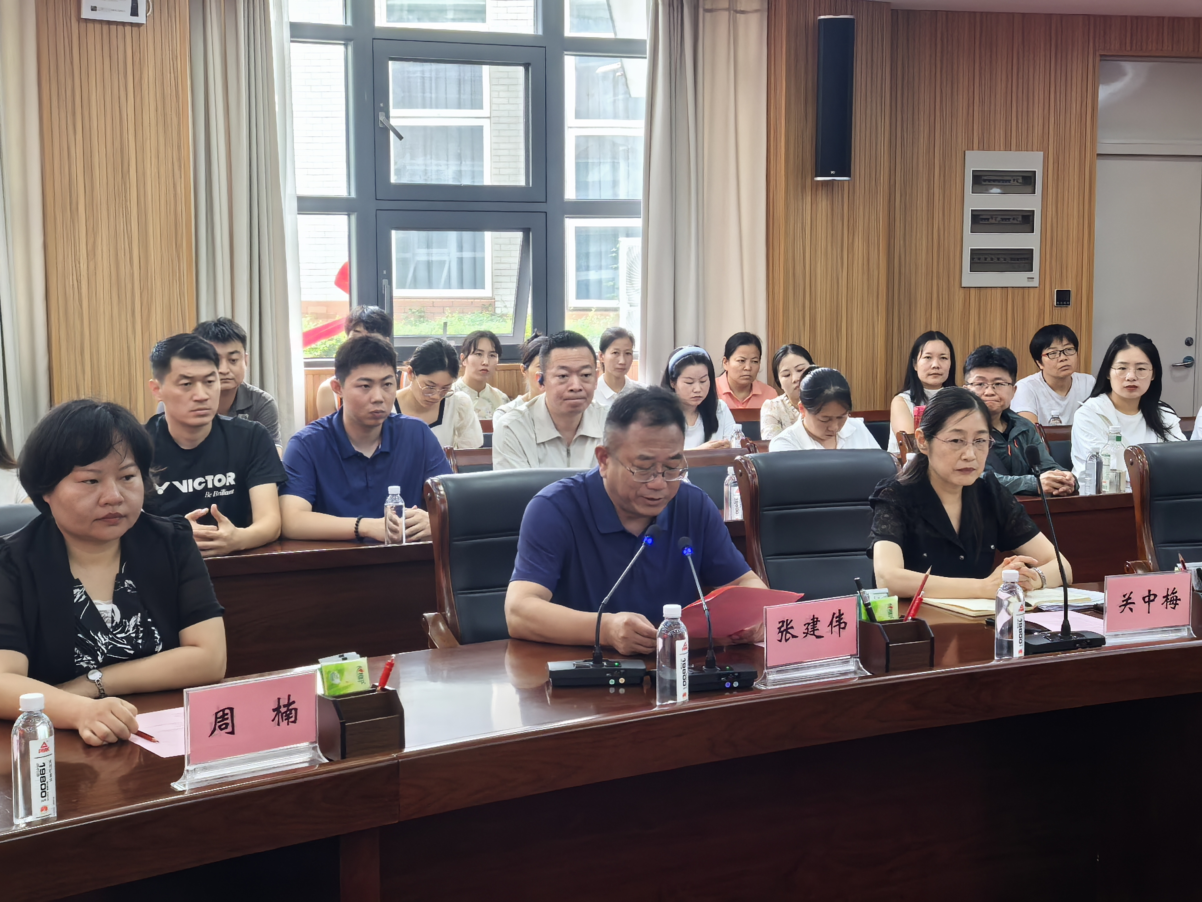 传递梦想 关爱青少年成长 匹克爱心篮球捐赠仪式在许昌举行