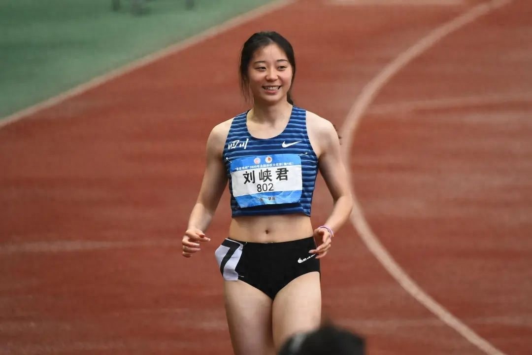 四川妹子刘峡君高考462分，已填报北大！她是国家级运动健将，暑假将备战全国田径锦标赛和全运会