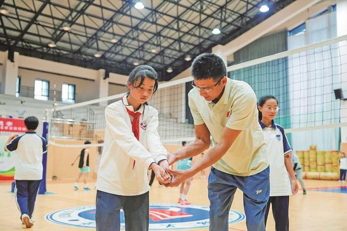 黄燕悦：坚守基层18载的“超人教练”