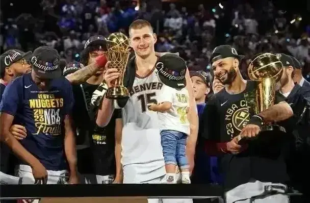 NBA蝉联常规赛MVP有多难，仅有12人达此殊荣，现役仅有4人上榜