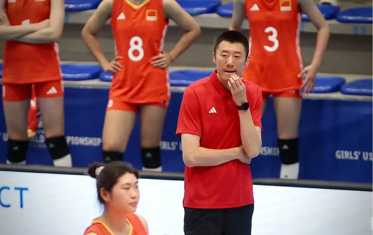 U19女排喜迎开门红！黄悦鑫12分全队最高，天才副攻拦网就有5分