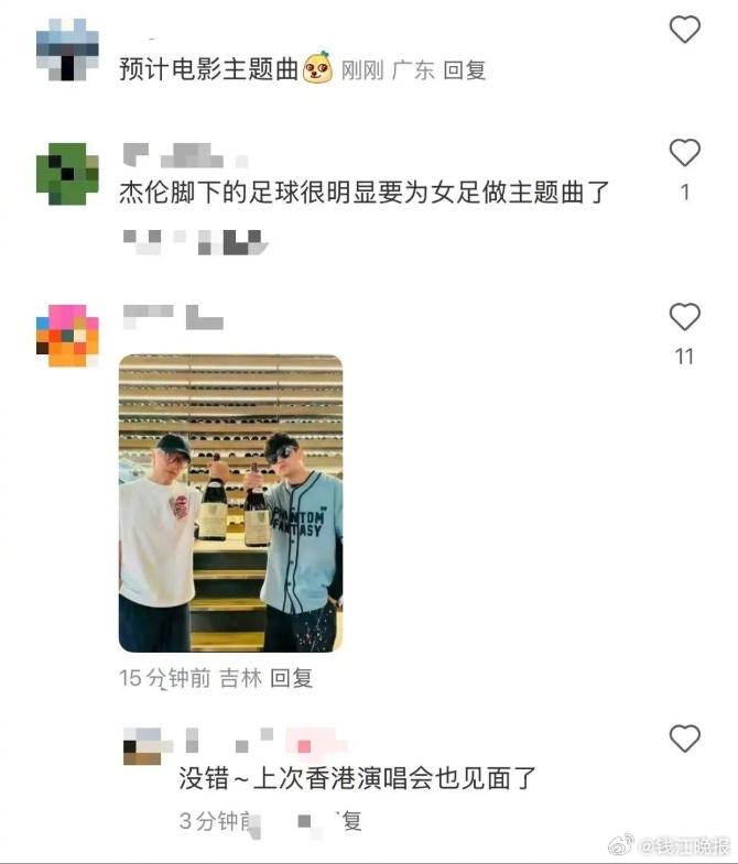 周星驰晒与周杰伦合照，二人眼戴墨镜开怀大笑