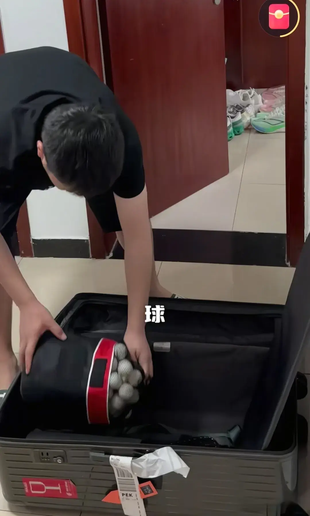 邱贻可发，孙颖莎刘炜珊来互动，网友蛐蛐邱导的肚子有点圆