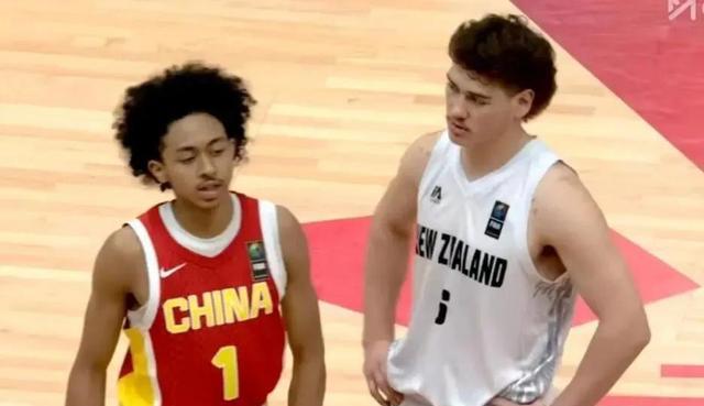 中国U19男篮无缘八强，赛后2人遭全网指责：不如本土球员