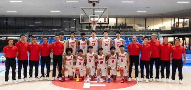 中国U19男篮无缘八强，赛后2人遭全网指责：不如本土球员