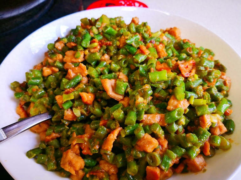 一健脾，二祛湿，三通便，夏天这碱性菜使劲吃，随手一炒太香了！