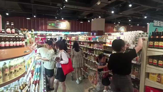胖东来半年狂揽117亿！对各地促消费有何启示