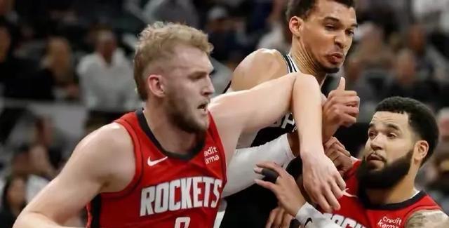 NBA火箭队动态：前锋惠特摩尔将交易送走&兰代尔7月8日前被裁掉！
