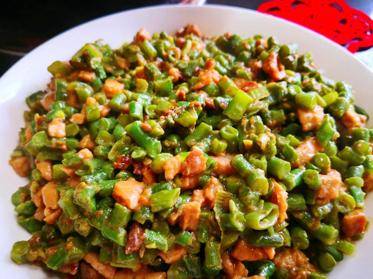 一健脾，二祛湿，三通便，夏天这碱性菜使劲吃，随手一炒太香了！